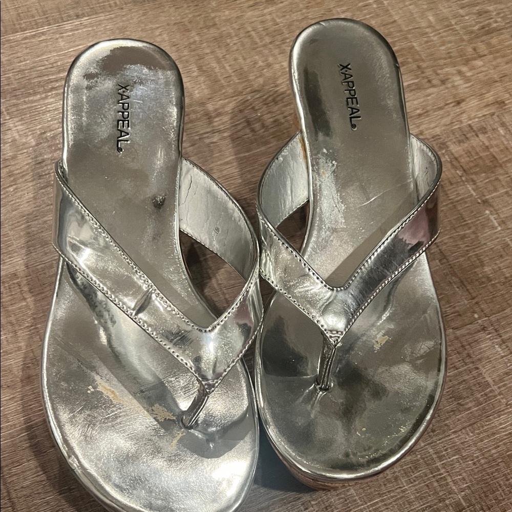 Xappeal Shiny Metallic Sandals